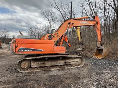 Doosan DX300LC Excavator