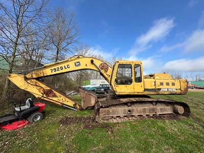 John Deere 792D LC Excavator