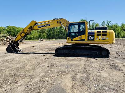 Komatsu PC240LC-11 Excavator