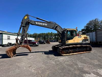 Volvo EC220DL Excavator