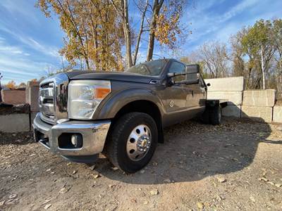 Ford F-350 Flatbed Truck