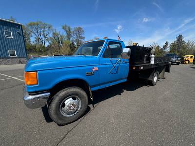 Ford F-350 Flatbed Truck