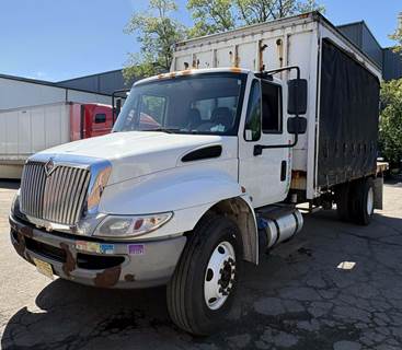 International 4300 Flatbed Truck