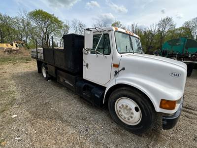 International 4700 Flatbed Truck