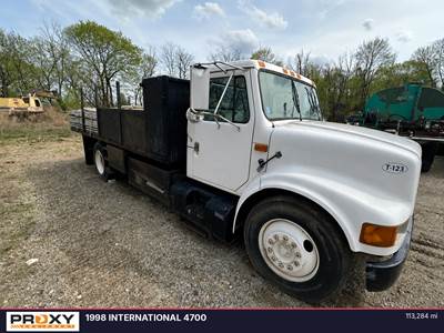 International 4700 Flatbed Truck