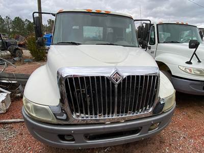 International DuraStar 4200 Flatbed Truck