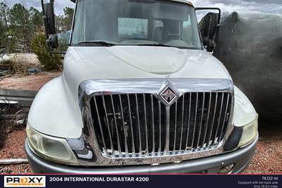 International DuraStar 4200 Flatbed Truck