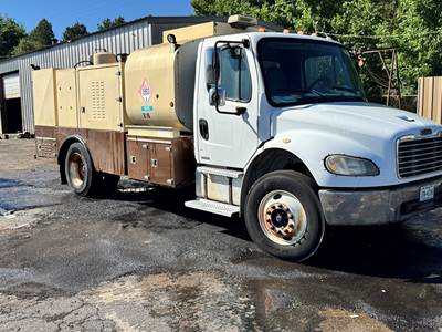 Freightliner M2 106 Fuel & Lube Truck