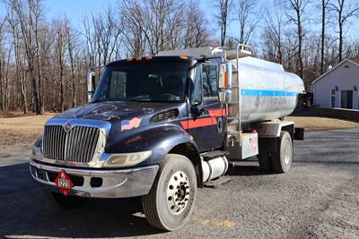International 4900 Fuel & Lube Truck