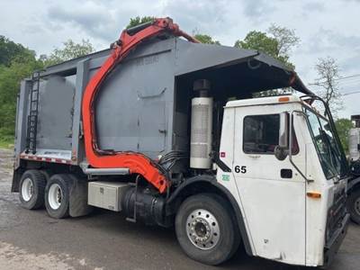 Mack LEU 613 Garbage Truck