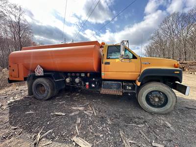 GMC C7500 Gasoline / Fuel Truck