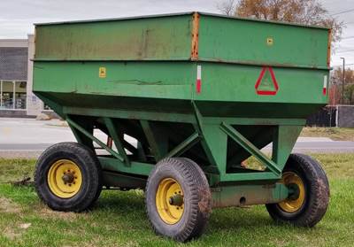 John Deere Grain Cart