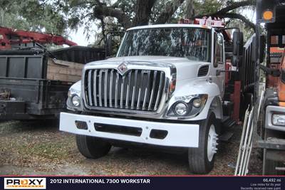 International WorkStar 7300 Grapple Truck