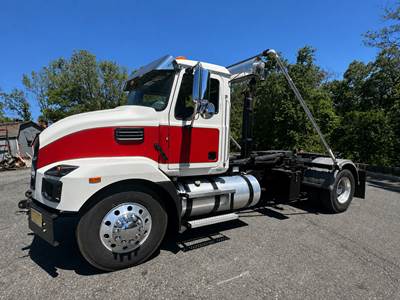 Mack MD6 Hooklift Truck