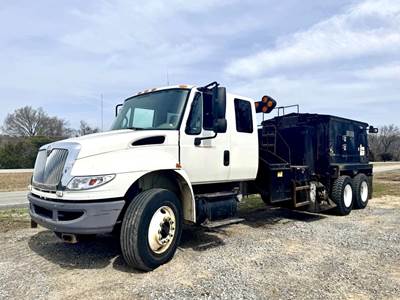 International 4400 Hot Oil / Asphalt Distributor Truck