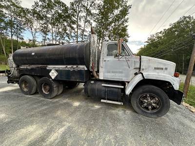 WhiteGMC Hot Oil / Asphalt Distributor Truck
