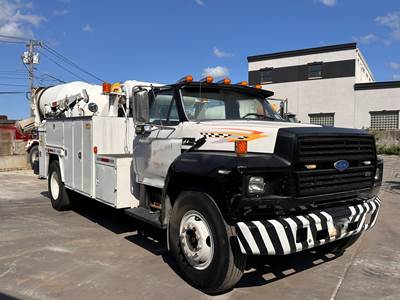 Ford F-700 Mechanic / Service Truck