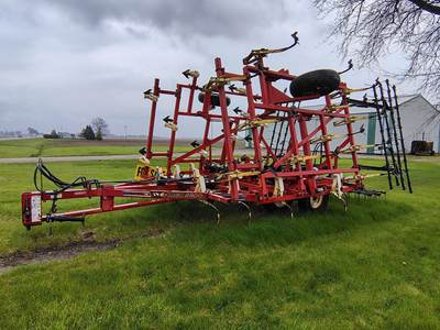 0 WIL-RICH 2800 Field Cultivator