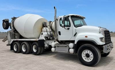 Freightliner 114SD Mixer / Ready Mix / Concrete Truck