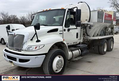 International 4400 Mixer / Ready Mix / Concrete Truck