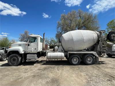 International DF557 Mixer / Ready Mix / Concrete Truck