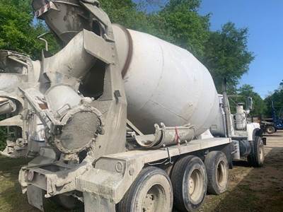 Mack DM690S Mixer / Ready Mix / Concrete Truck