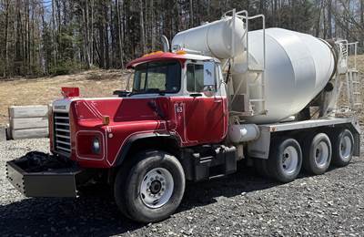 Mack DM690S Mixer / Ready Mix / Concrete Truck
