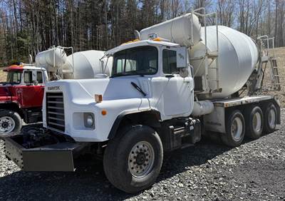Mack DM690S Mixer / Ready Mix / Concrete Truck