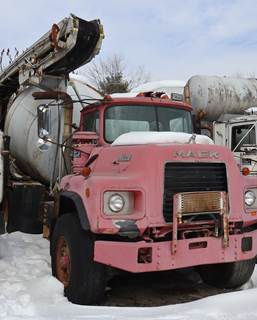 Mack DM690S Mixer / Ready Mix / Concrete Truck