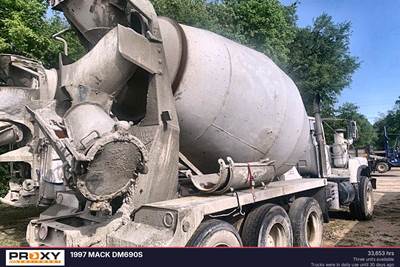 Mack DM690S Mixer / Ready Mix / Concrete Truck