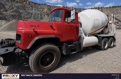 Mack DM690S Mixer / Ready Mix / Concrete Truck