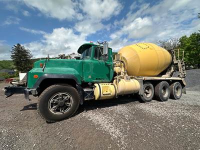 Mack RB688S Mixer / Ready Mix / Concrete Truck