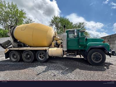 Mack RB688S Mixer / Ready Mix / Concrete Truck