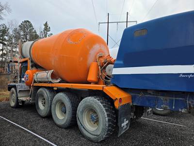 Oshkosh FRONT DISCHARGE Mixer / Ready Mix / Concrete Truck