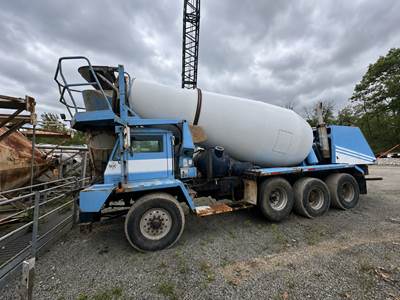 Oshkosh S2146 Mixer / Ready Mix / Concrete Truck