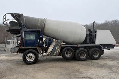 Oshkosh S2346 Mixer / Ready Mix / Concrete Truck