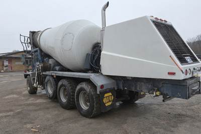 Oshkosh S2346 Mixer / Ready Mix / Concrete Truck