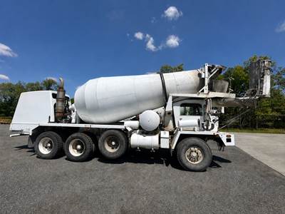 Oshkosh S2346 Mixer / Ready Mix / Concrete Truck