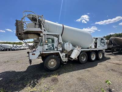 Oshkosh S2346 Mixer / Ready Mix / Concrete Truck