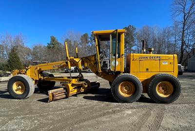 John Deere 670B Motor Grader