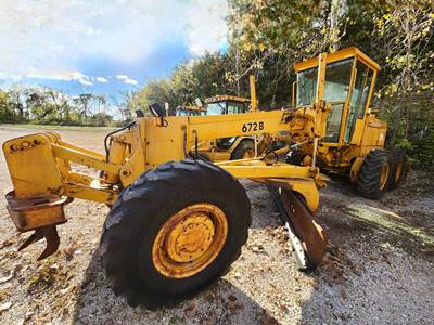 John Deere 672B Motor Grader