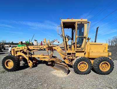 Mitsubishi Motor Grader