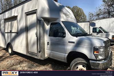 Ford E-450 Truck
