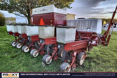 International Planter / Row Unit