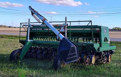 John Deere Planter / Row Unit