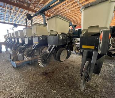 Kinze 3650 Planter / Row Unit
