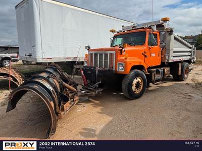 International 2574 Plow / Spreader Truck