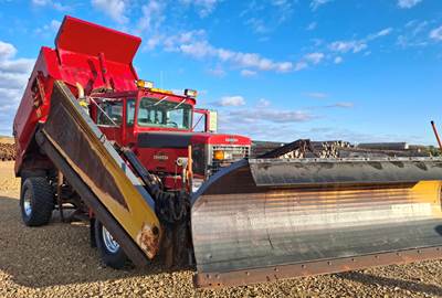 Oshkosh MPT-1823 Plow / Spreader Truck