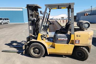 Caterpillar GP30K Pneumatic Tire Forklift