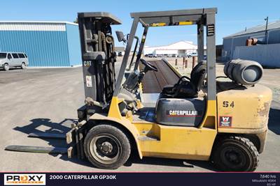 Caterpillar GP30K Pneumatic Tire Forklift